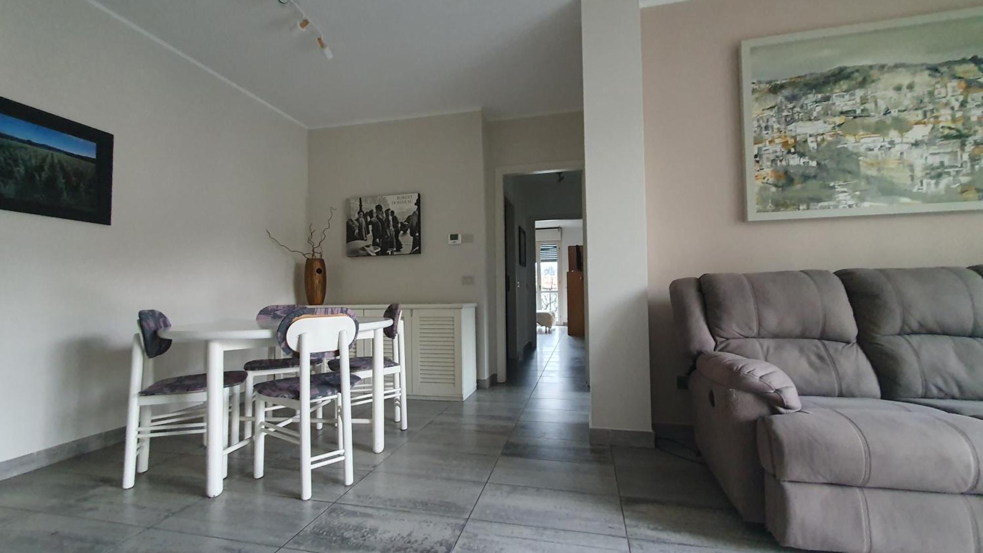 Casa Vacanze Matilde Gavirate Esterno foto